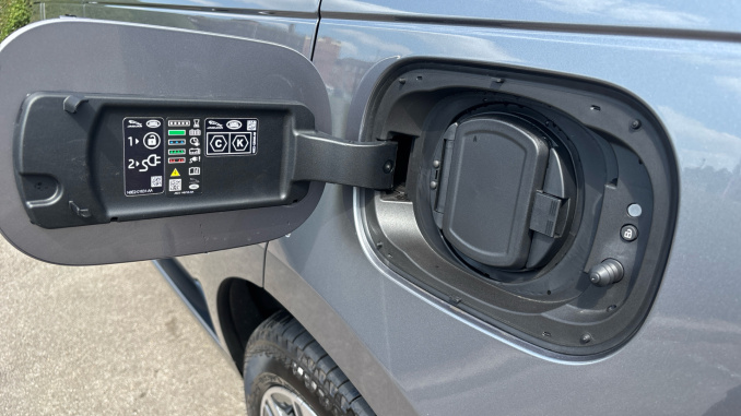 Land Rover Range Rover 3.0 P550e Autobiography 4dr Auto Estate - Image 38